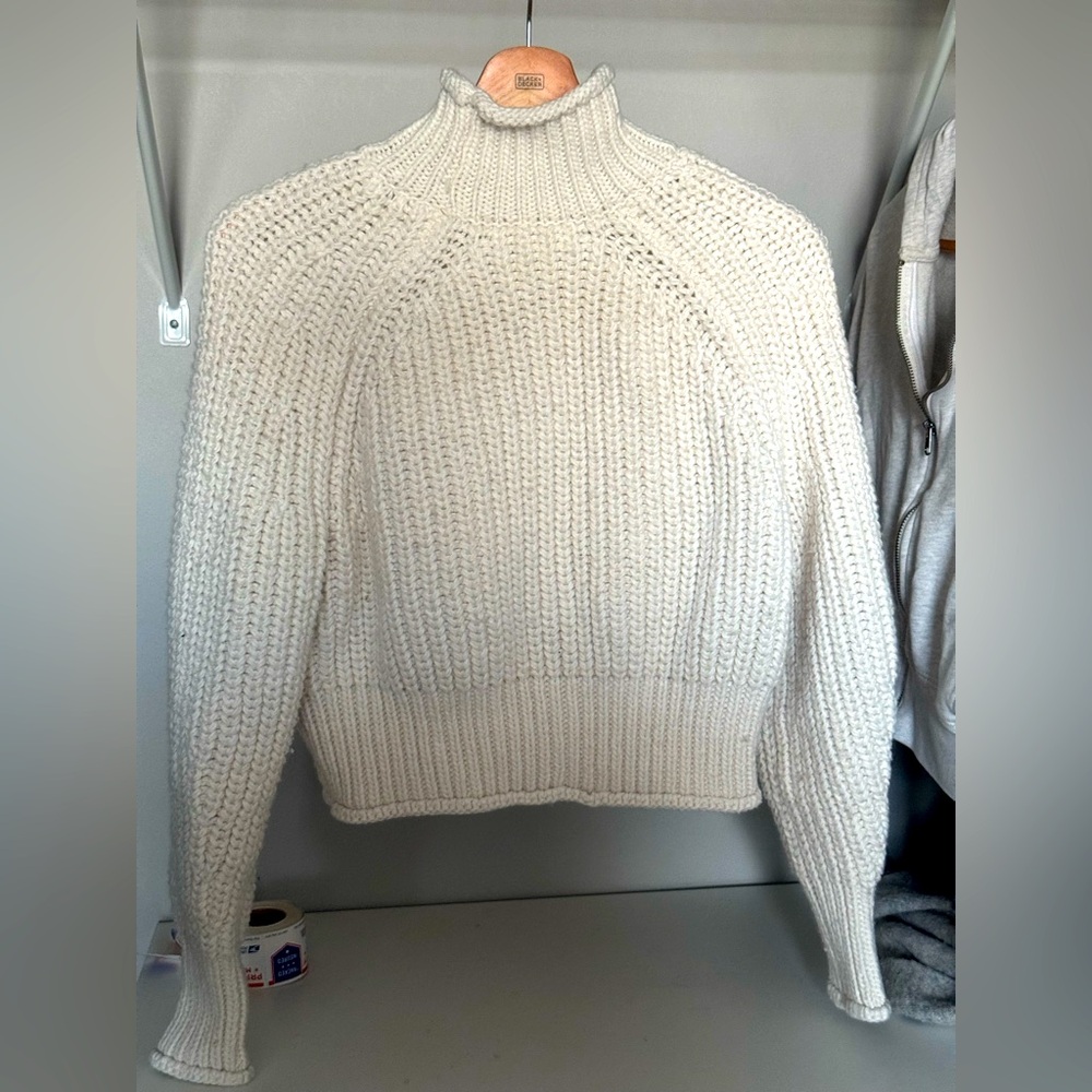 H&M Creme turtle neck sweater